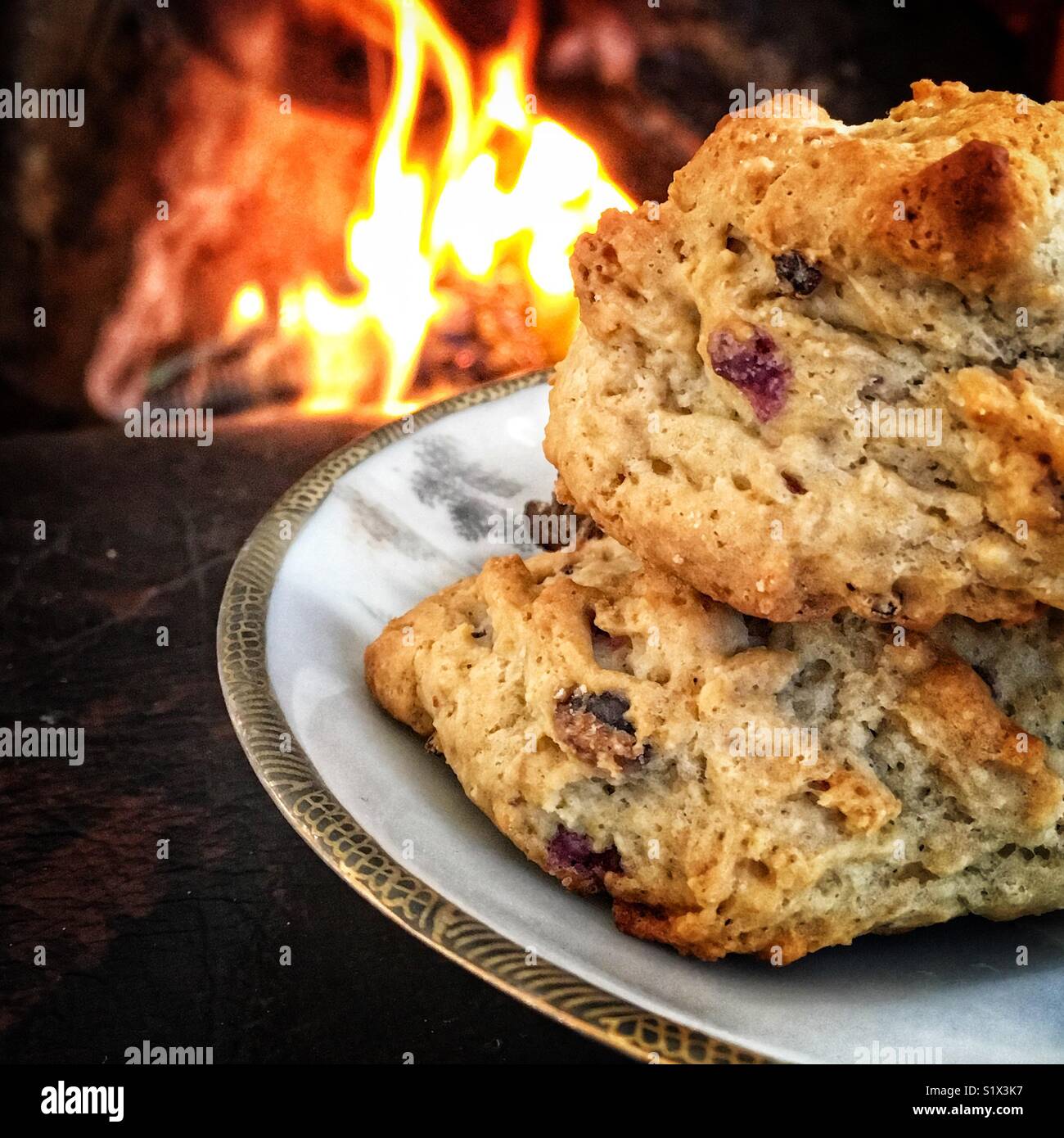 Scones durch das Feuer. Stockfoto