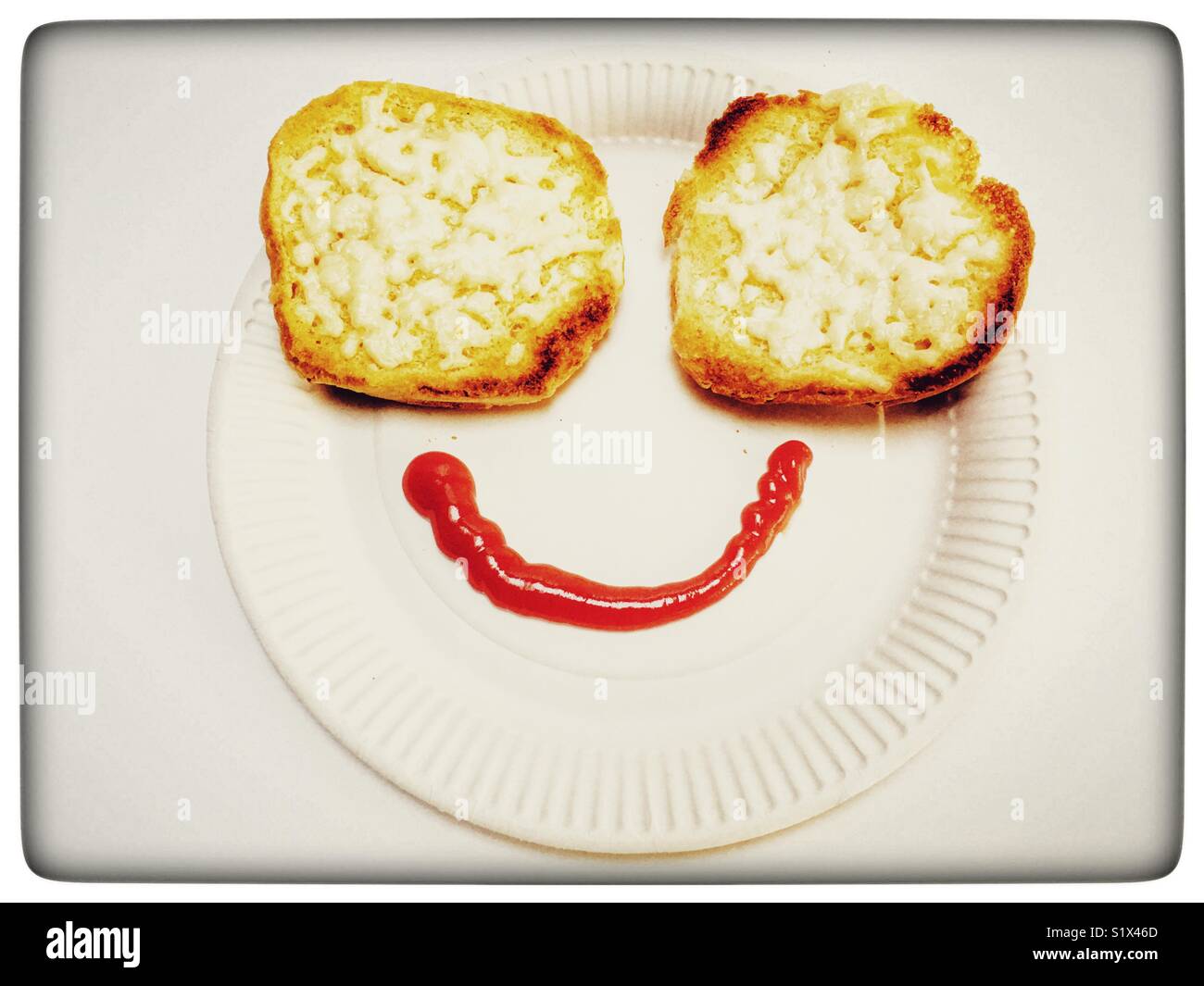 Geröstetem Käse Brötchen mit Ketchup - Smartphone-aufgenommenes Stockfoto