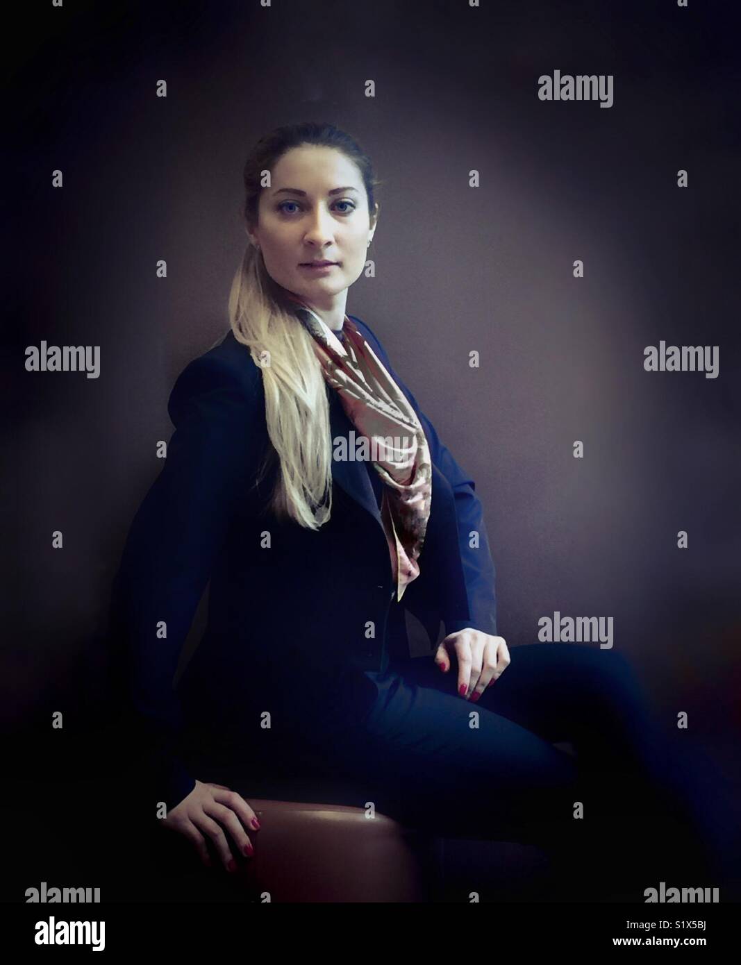 Porträt einer jungen Frau. - Smartphone-aufgenommenes Stockfoto