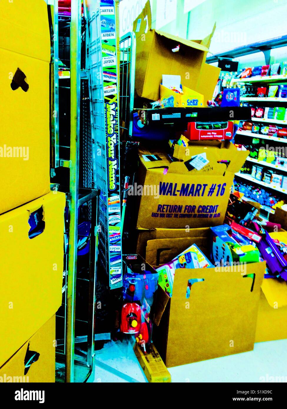 Walmart Spielzeug stack-Bereinigung nach der Weihnachtszeit Stockfoto