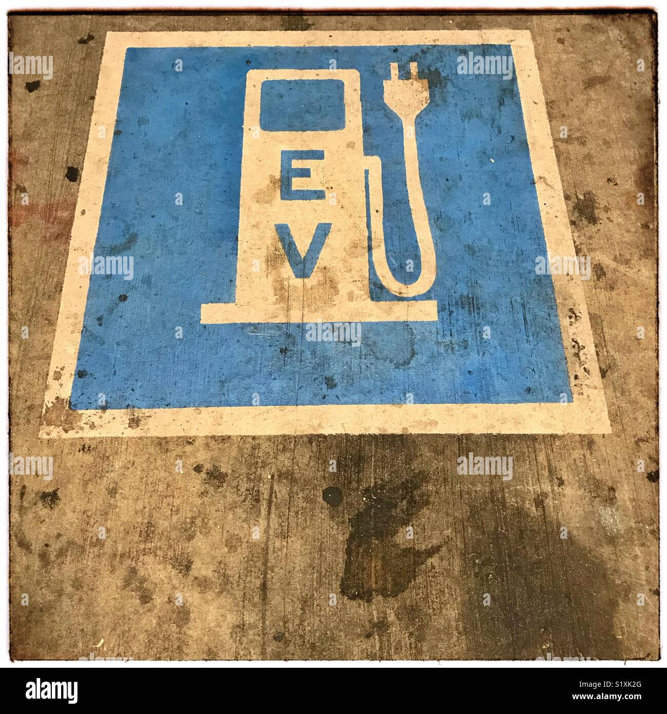 Elektrofahrzeug Ladestation in Kapstadt, Südafrika. - Smartphone-aufgenommenes Stockfoto