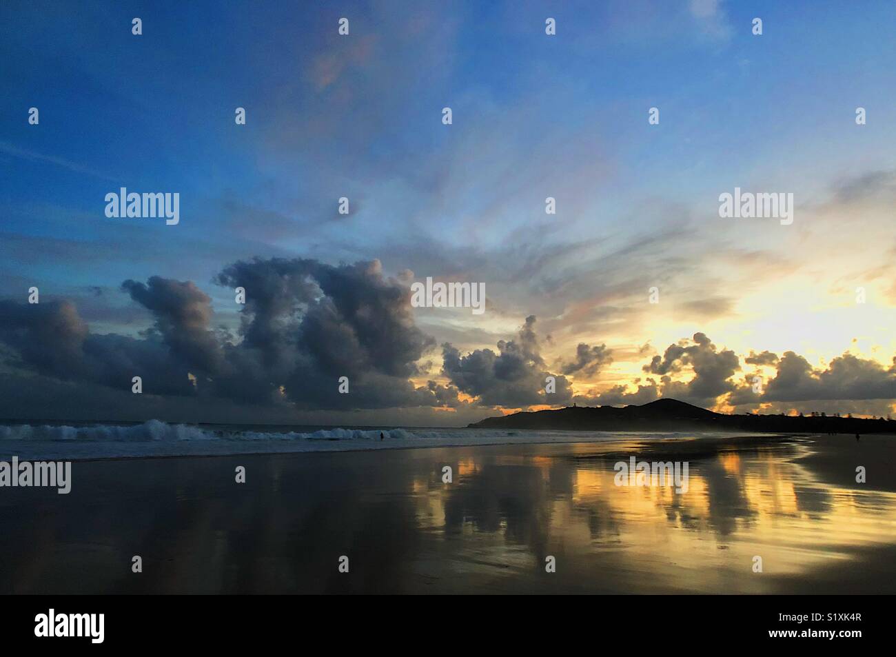 Sonnenaufgang am Strand, Byron Bay Stockfoto