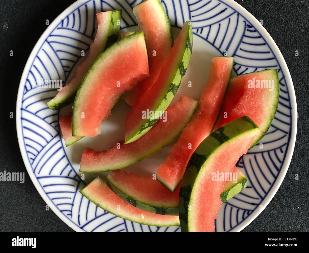 Wassermelone Schalen in einer Platte Stockfoto