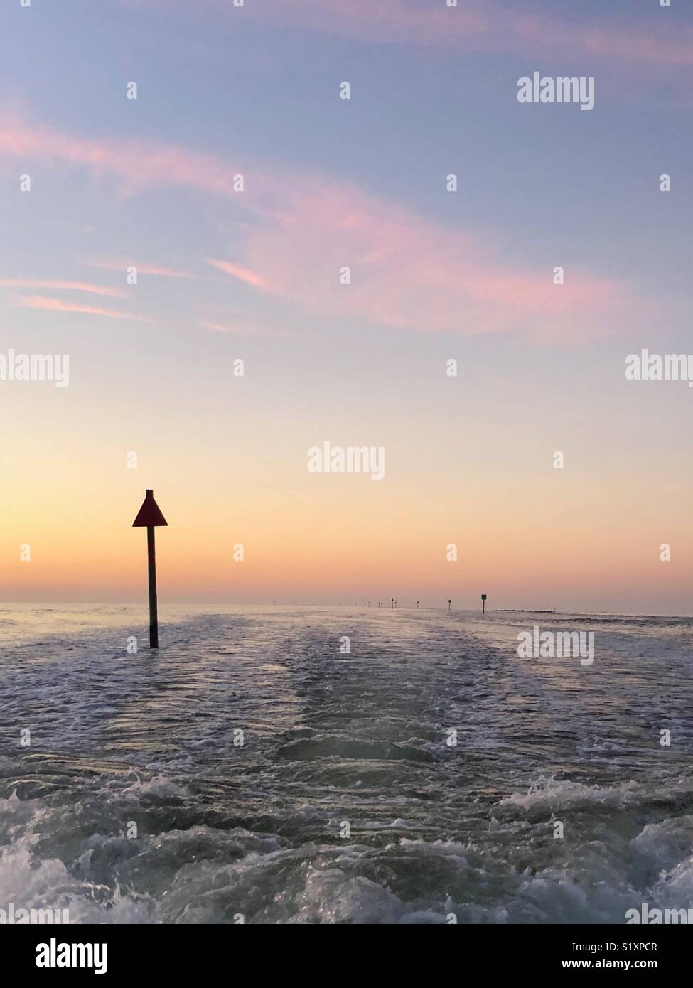 Boot wake bei Sonnenuntergang in Hernando Beach, Florida Stockfoto