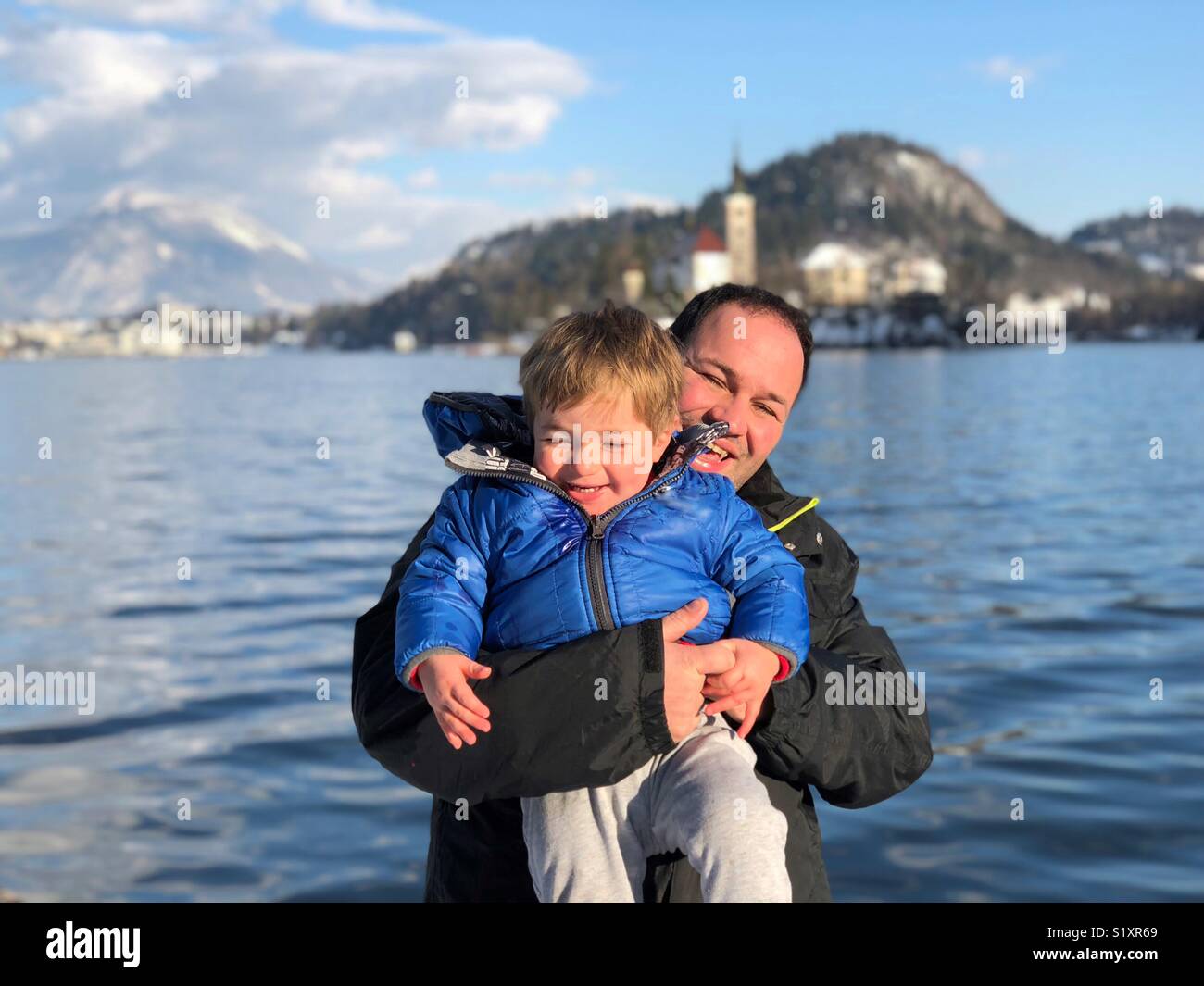 Vater und Sohn moment See Bled Julische Alpen Slowenien Stockfoto