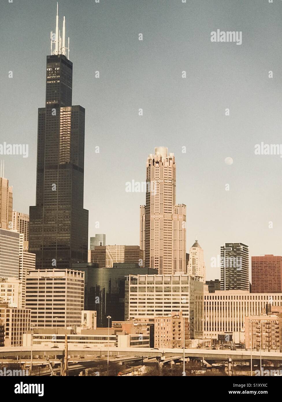 Willis Tower von der Universität von Illinois in Chicago Campus. Stockfoto