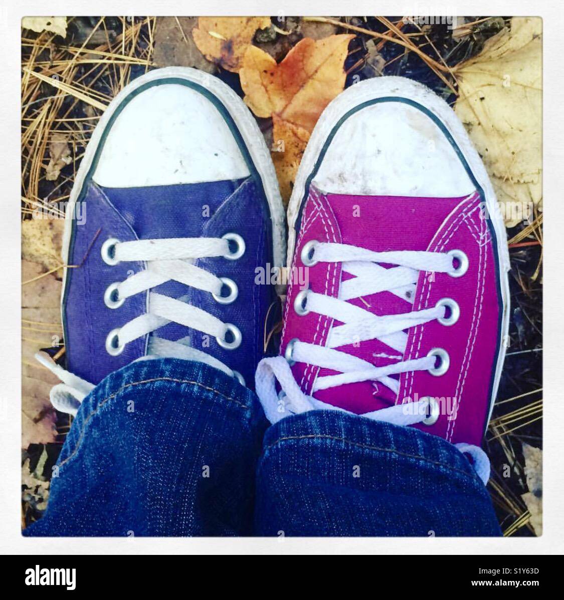 Pinke converse schuhe -Fotos und -Bildmaterial in hoher Auflösung – Alamy