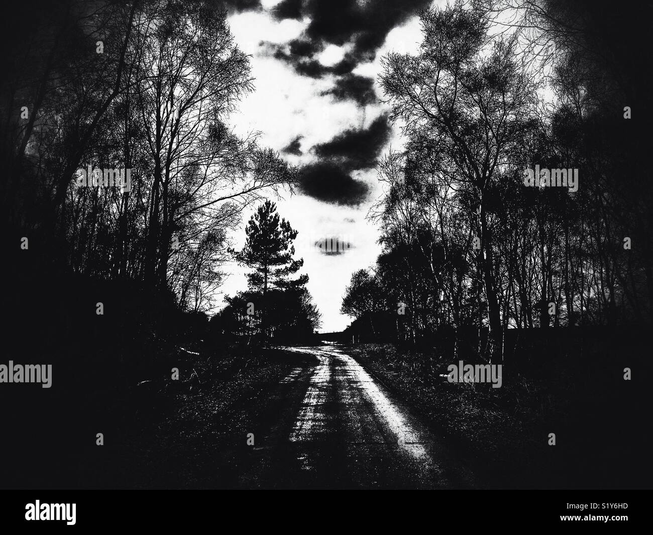 East Gate bei einem ehemaligen US-Airbase, wo im Dezember 1980 ein UFO gewesen war, stürzte in der Nähe Rendelsham Wald, Suffolk, England gelandet. - Smartphone-aufgenommenes Stockfoto