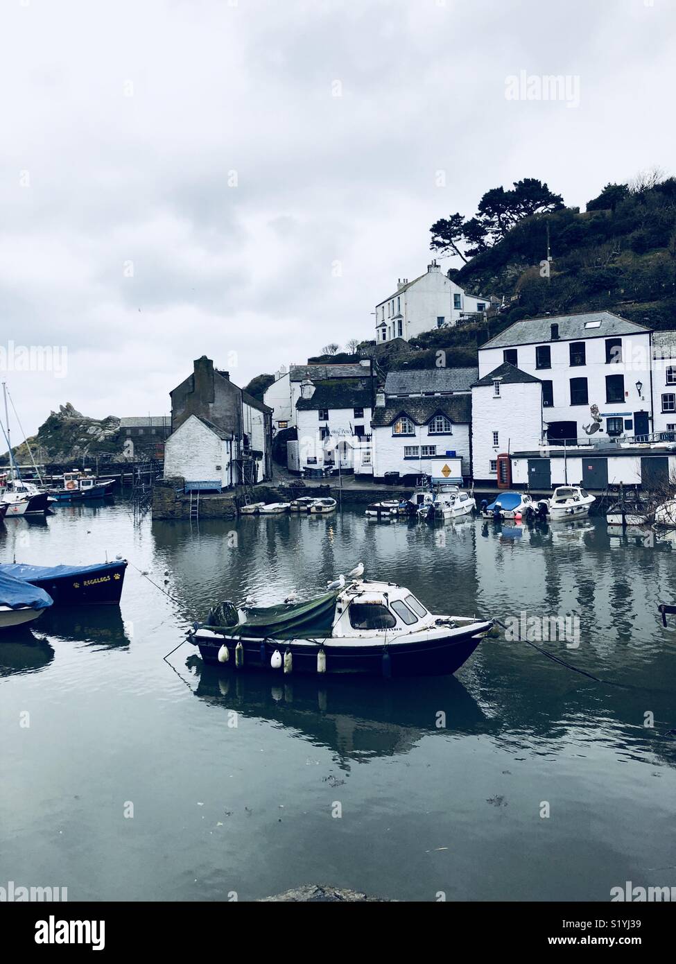 Hafen von Polperro in Cornwall - Smartphone-aufgenommenes Stockfoto