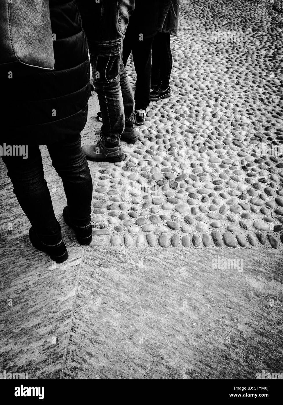 Straße Foto, Füße und Beine gehen, Schwarz und Weiß Stockfoto