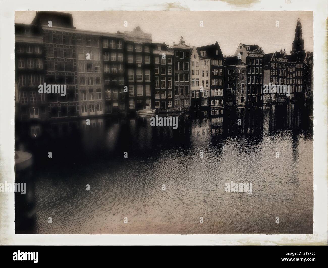 Vintage Style Architektur und Canal Blur, Amsterdam, Niederlande - Smartphone-aufgenommenes Stockfoto