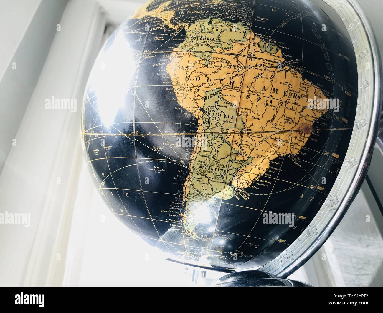 Südamerika auf einem vintage Globus Stockfotografie - Alamy