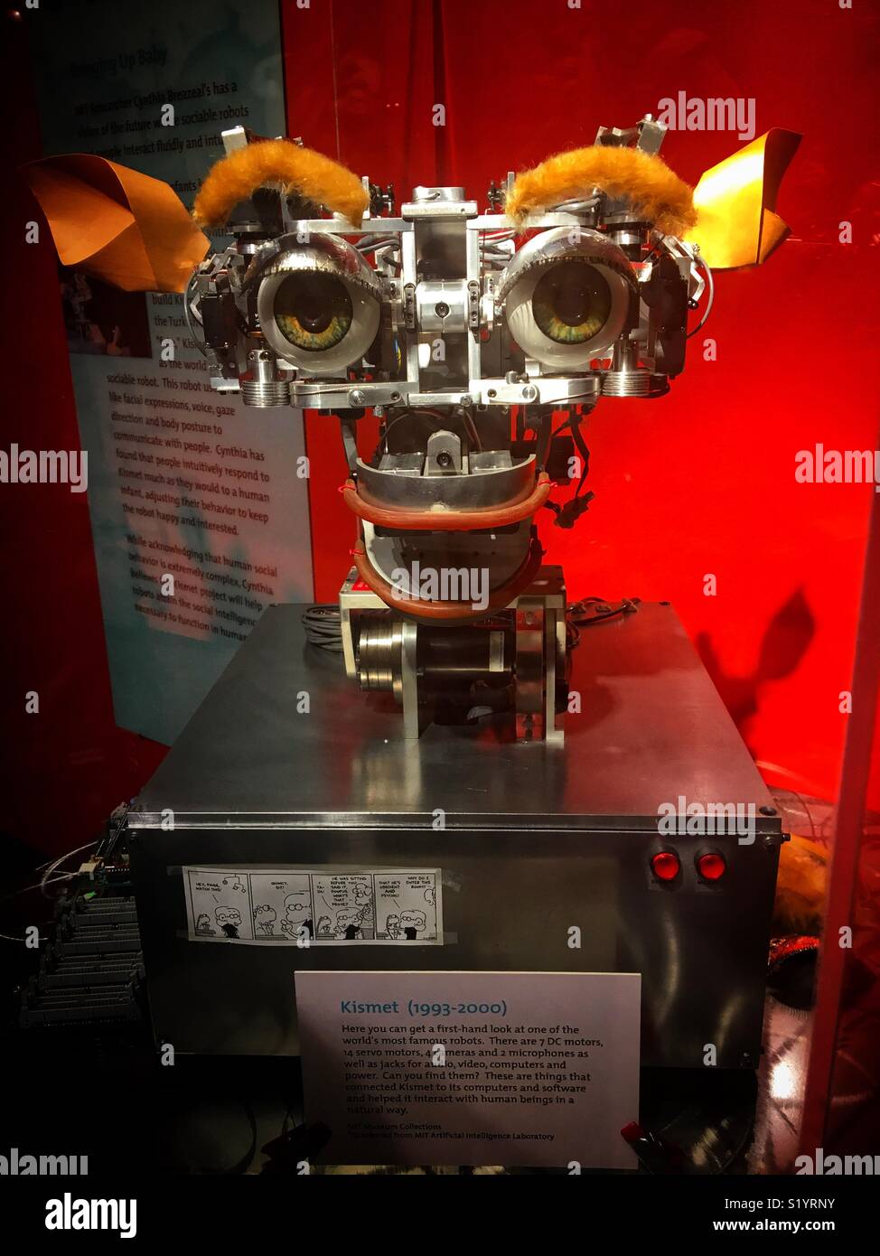 Portrait von Kismet Die facially ausdrucksstarke Roboter von des MIT Museum AI aufweisen. Mai, 2017. - Smartphone-aufgenommenes Stockfoto