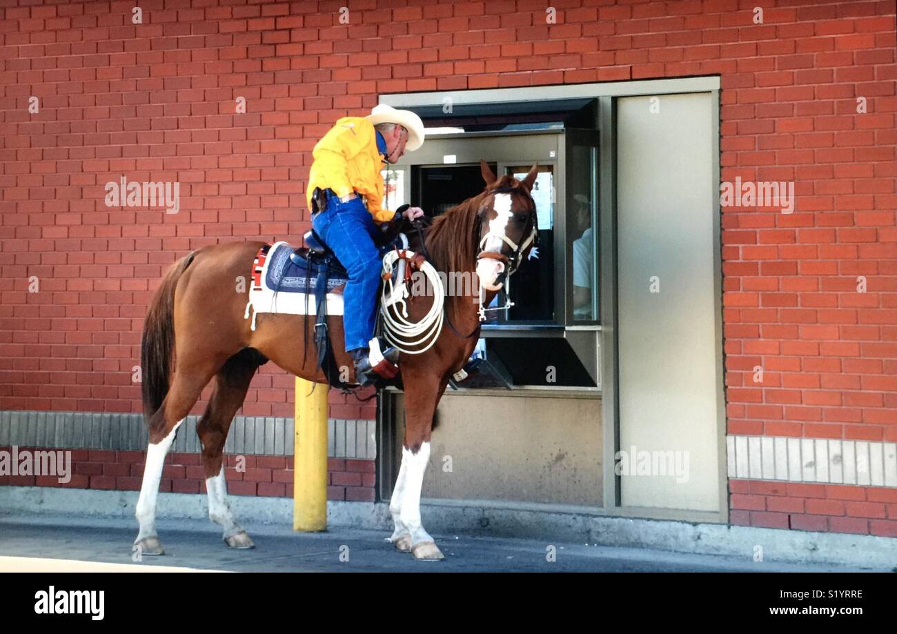 Anhalten von Kaffee zu einer Fahrt durch Stockfoto