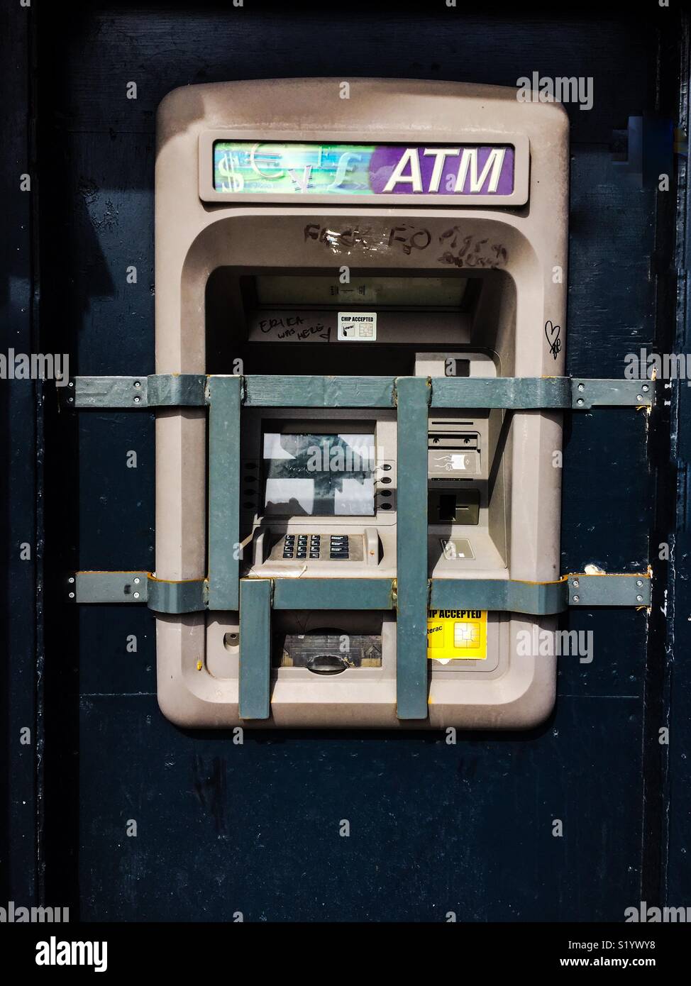Sehr sichere ATM - Smartphone-aufgenommenes Stockfoto