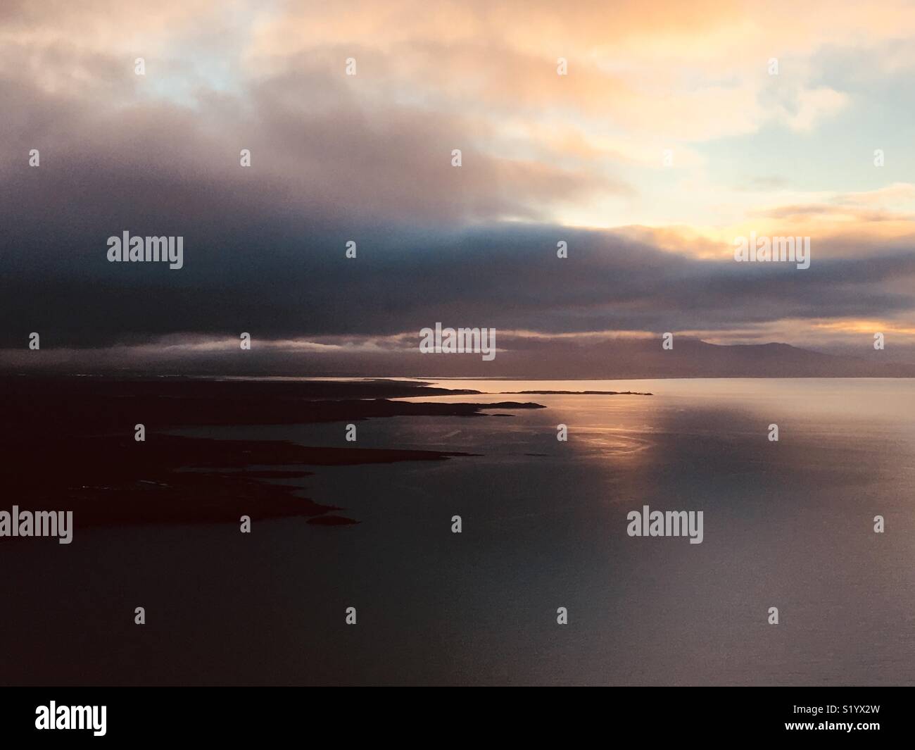 Atmosphärische Blick auf Küste aus der Luft Stockfoto