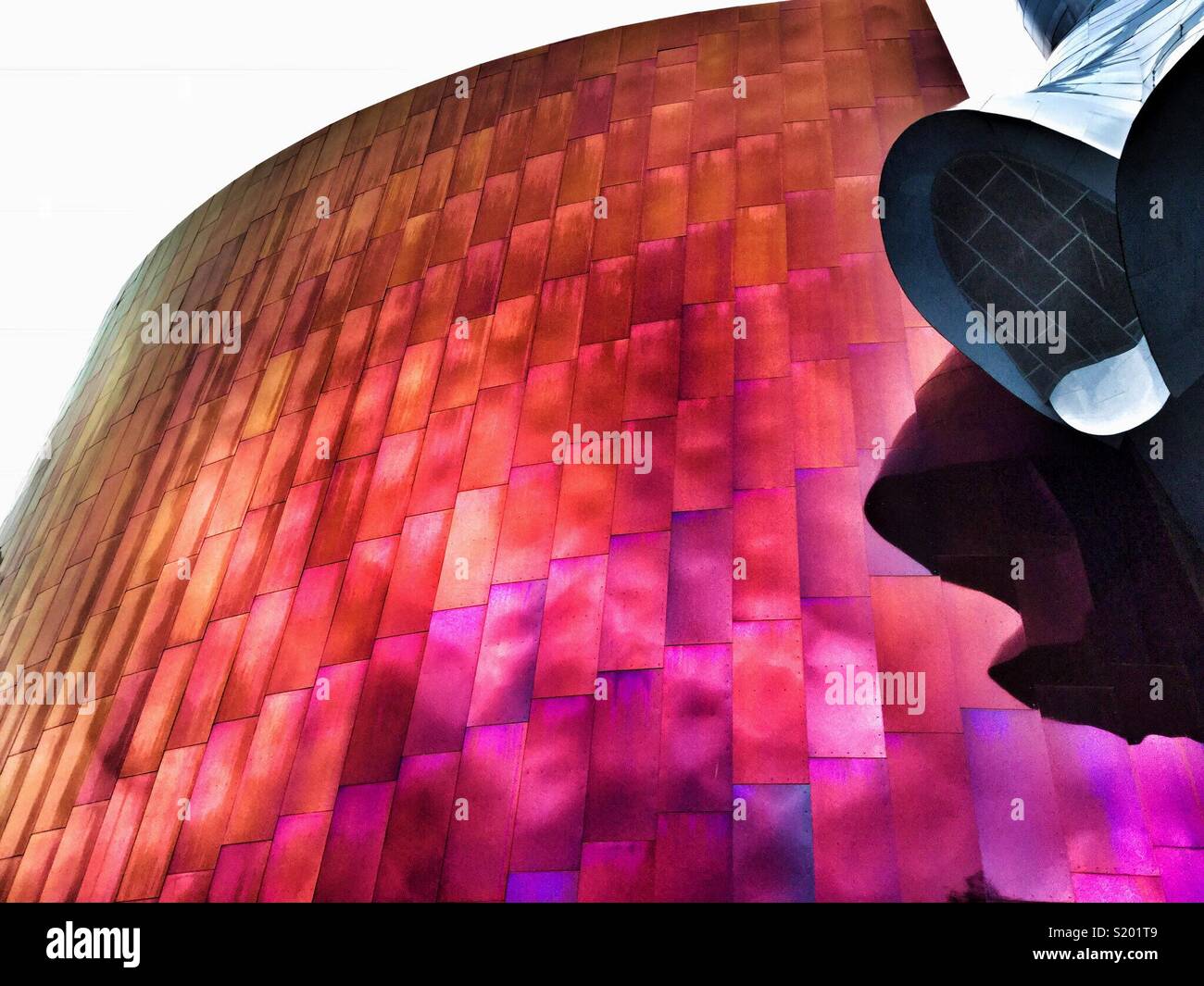 Purple Rain Wand von MoPop Museum von Architekt Frank Gehry in Seattle. Stockfoto
