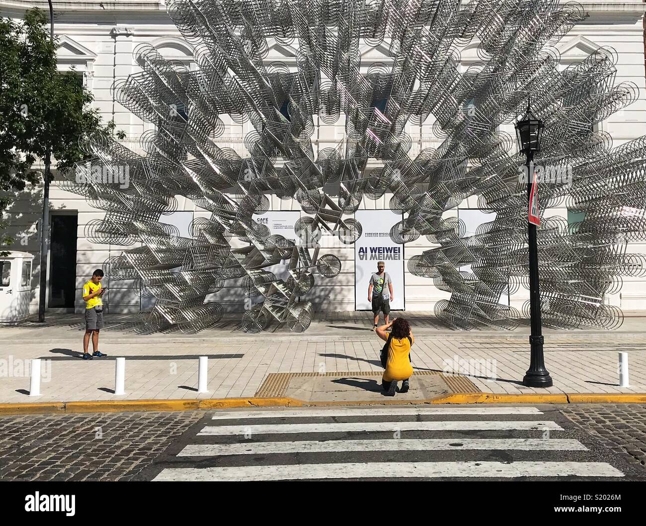 Außerhalb weiweis Ausstellung in La Boca, Buenos Aires - Smartphone-aufgenommenes Stockfoto