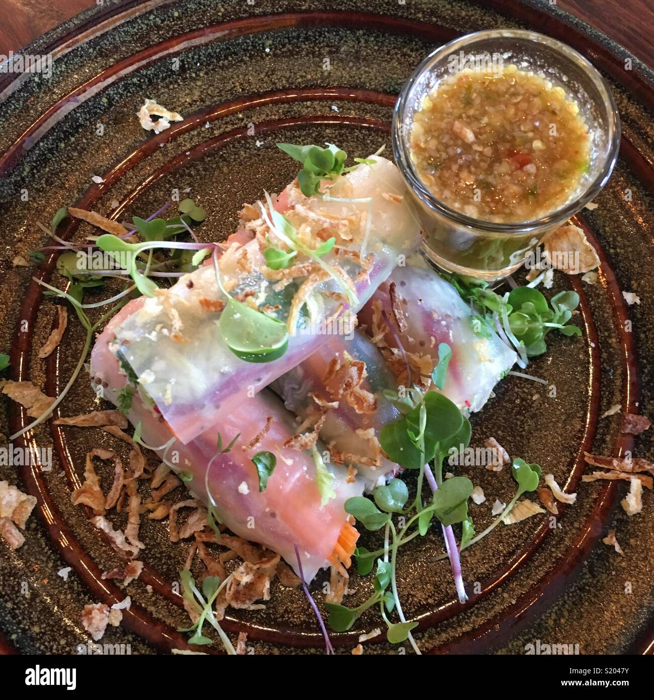 Frühlingsrollen, Chiang Mai, Thailand - Smartphone-aufgenommenes Stockfoto