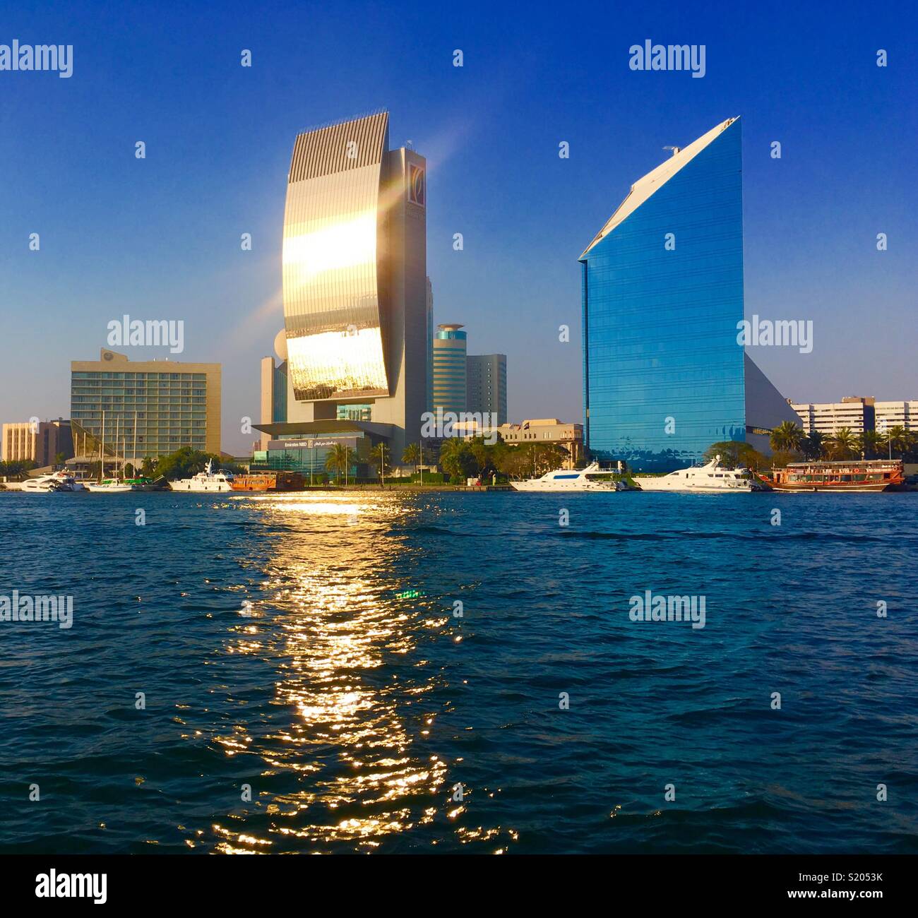 Dubai Creek, NBD Gebäude V.A.E. - Smartphone-aufgenommenes Stockfoto