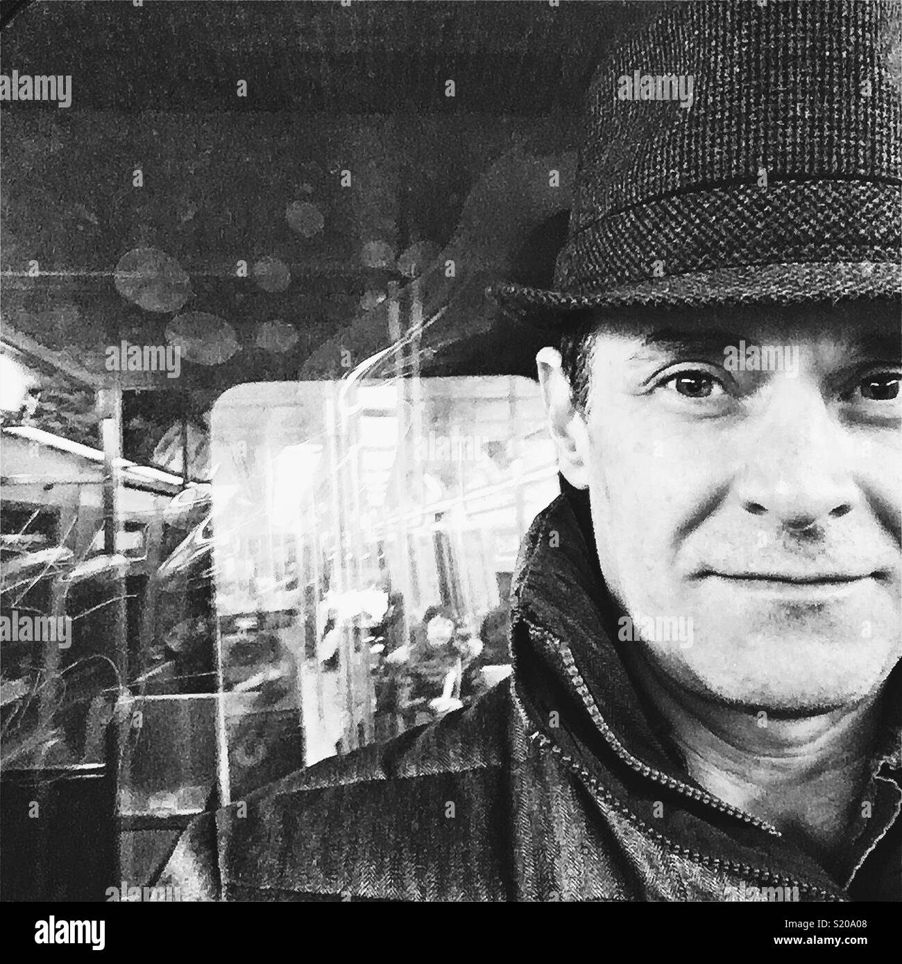 Mann auf New Yorker U-Bahn. Stockfoto