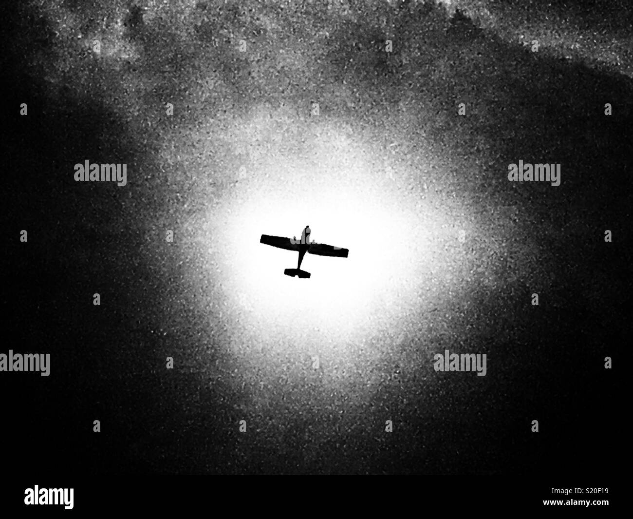 Leichte Flugzeuge über Suffolk - Smartphone-aufgenommenes Stockfoto