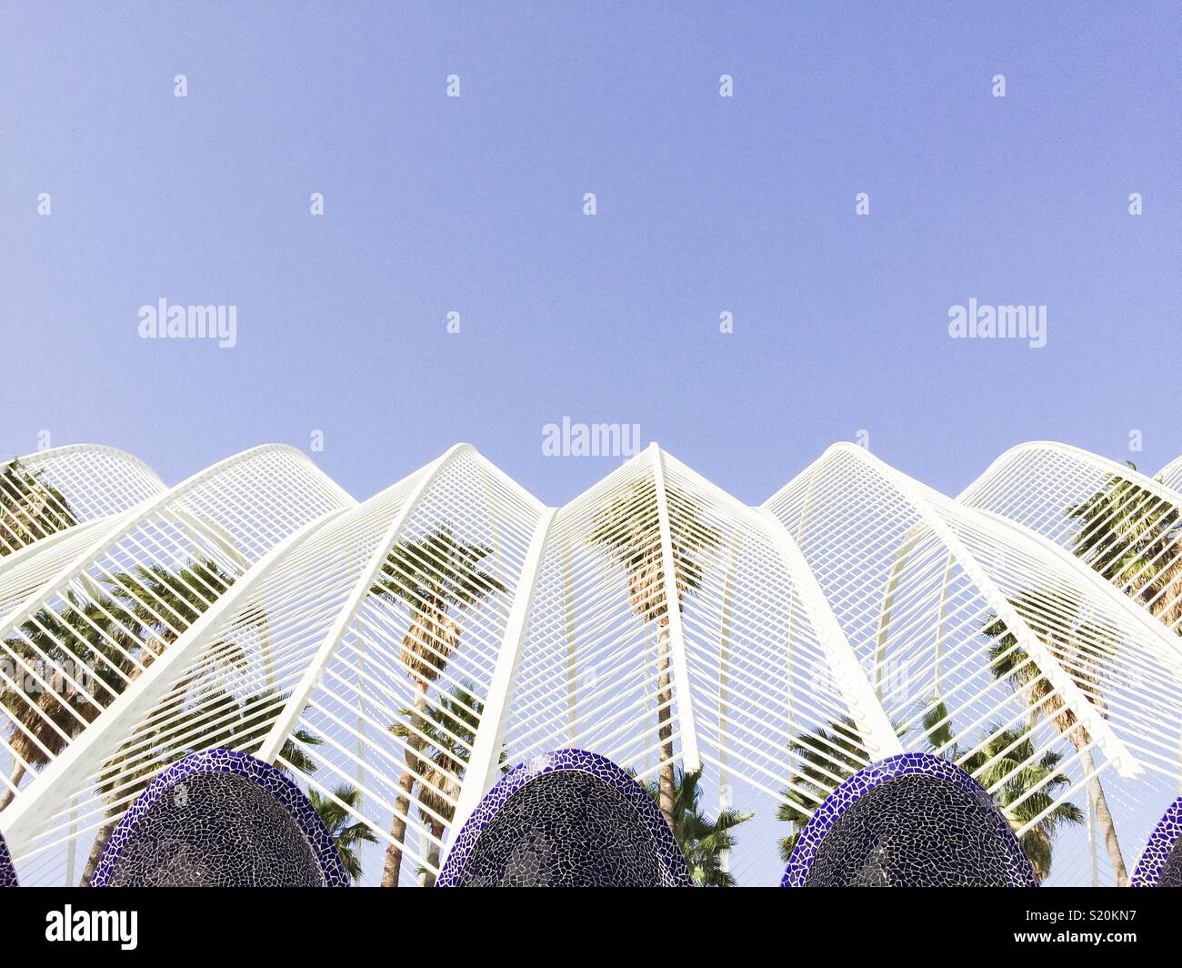 Die umbracle bei Ars & Science City in Valencia, Spanien - Smartphone-aufgenommenes Stockfoto