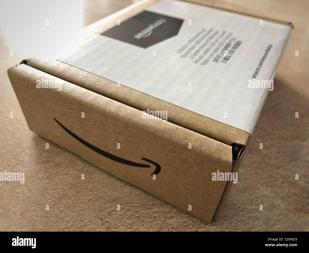 Amazon Karton. (Amazon Basics Verpackung Stockfotografie - Alamy