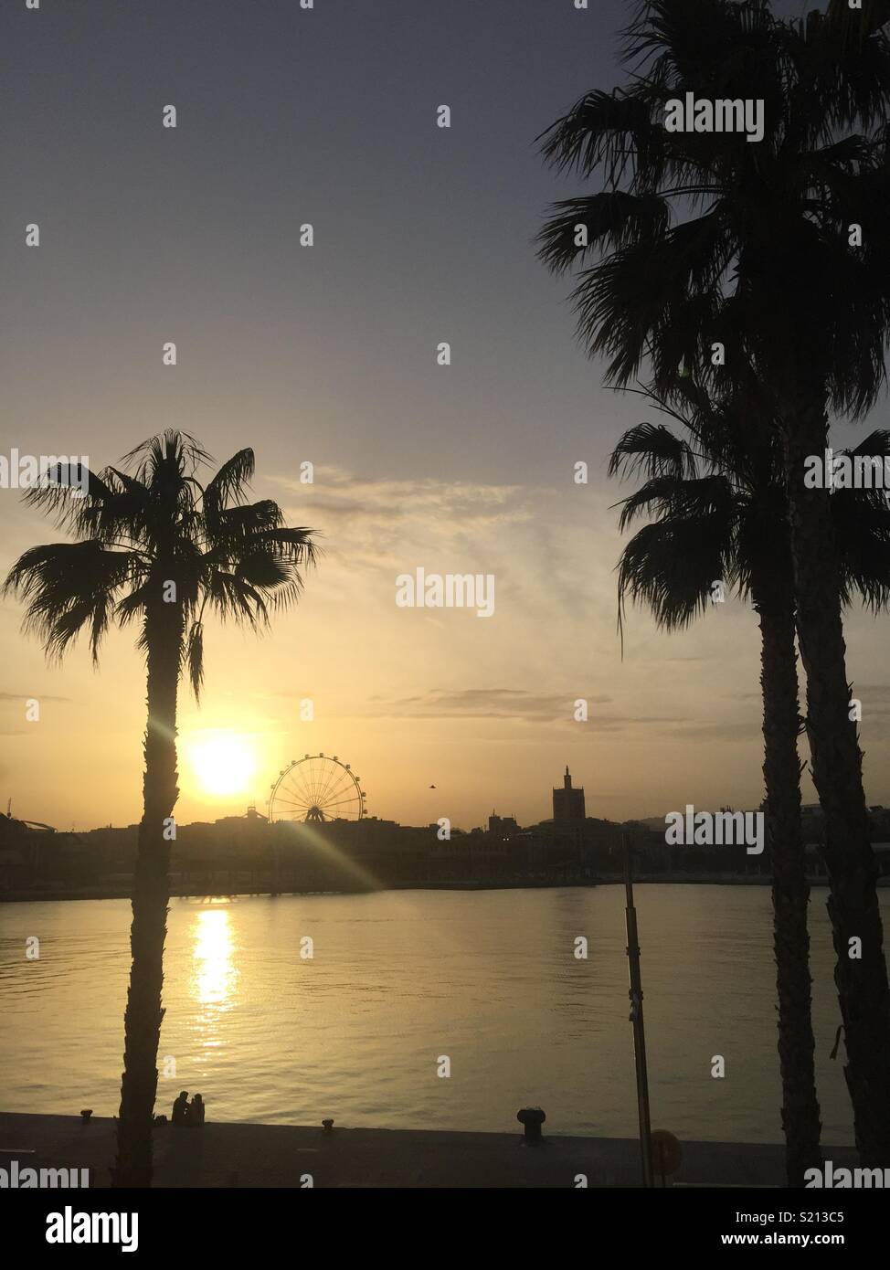 Sunsetting über Malaga Hafen Stockfoto