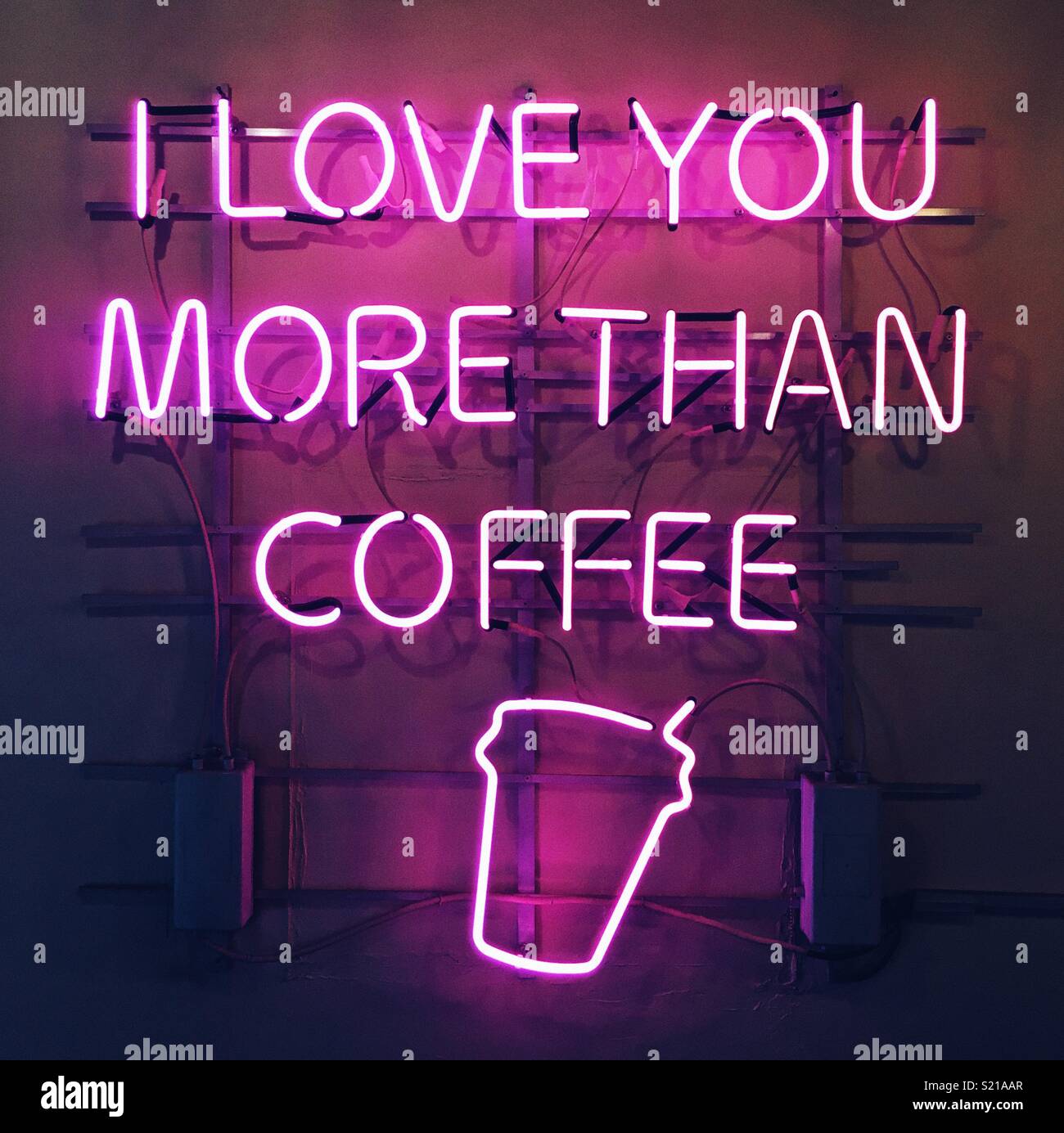 Ich liebe dich mehr als Kaffee Stockfoto