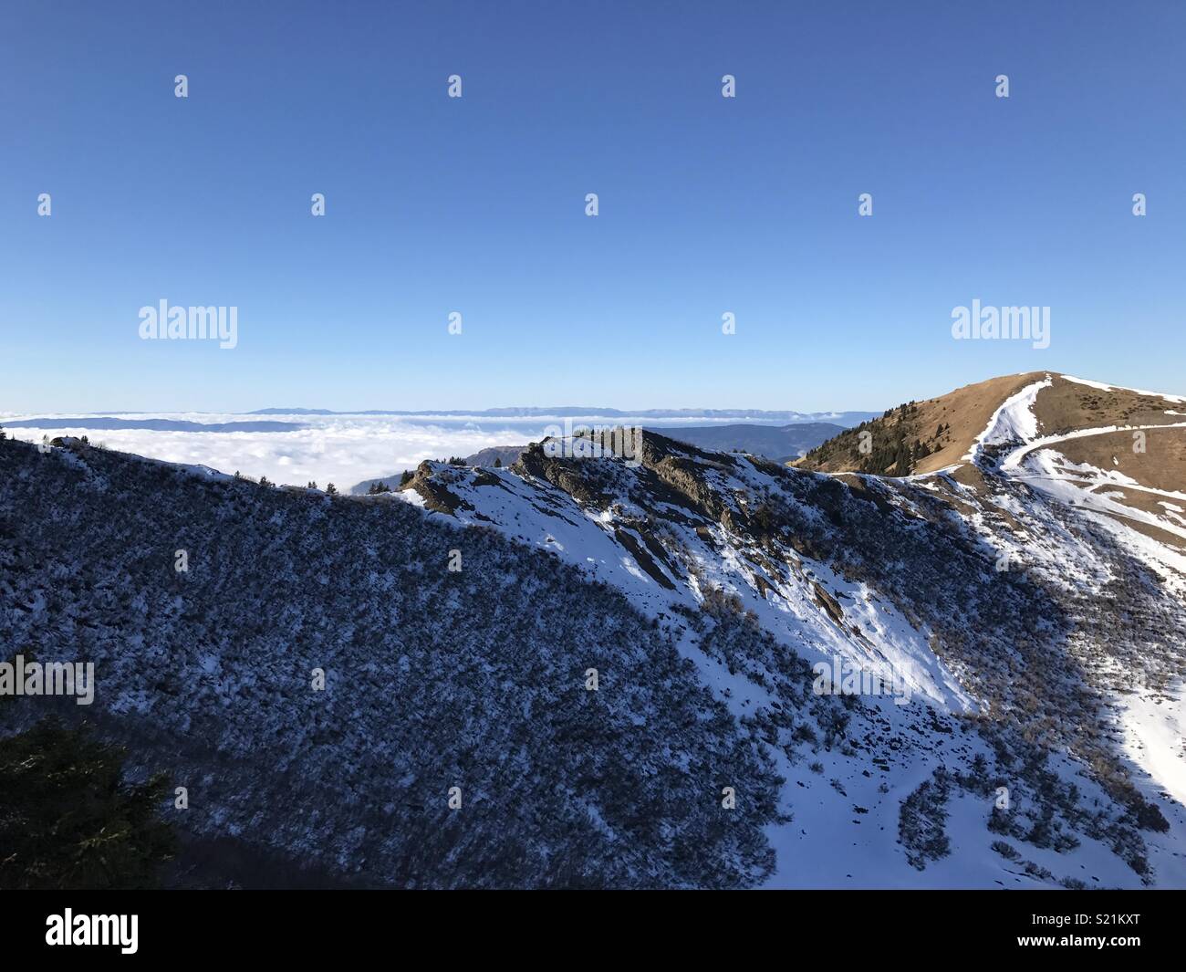 Blick auf die Französischen Alpen während der frühen Winter Stockfoto