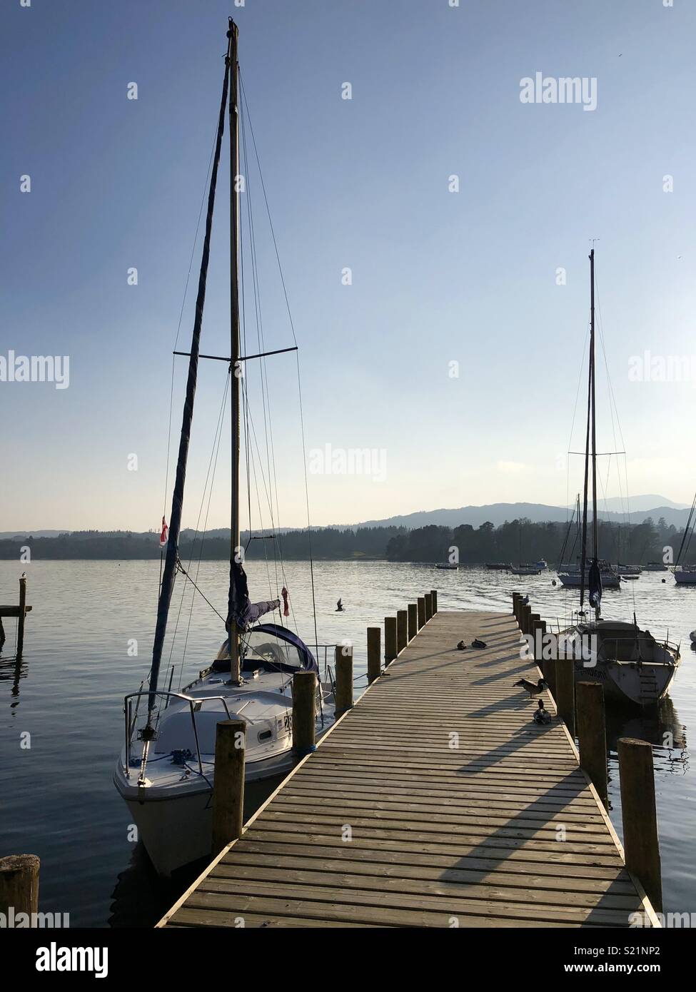 Boote auf dem See Windermere Stockfoto