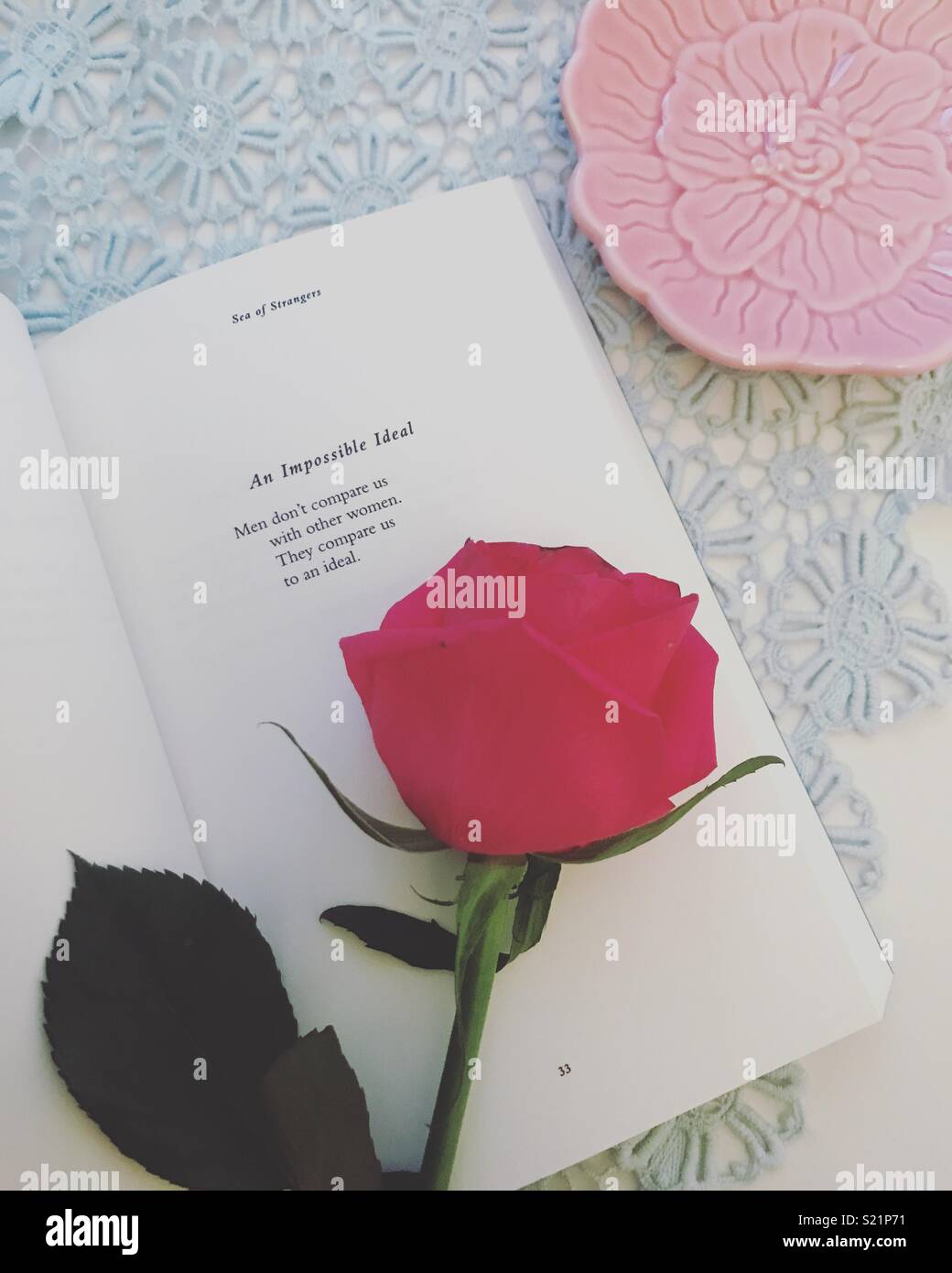 Gedichte und rose -Fotos und -Bildmaterial in hoher Auflösung – Alamy