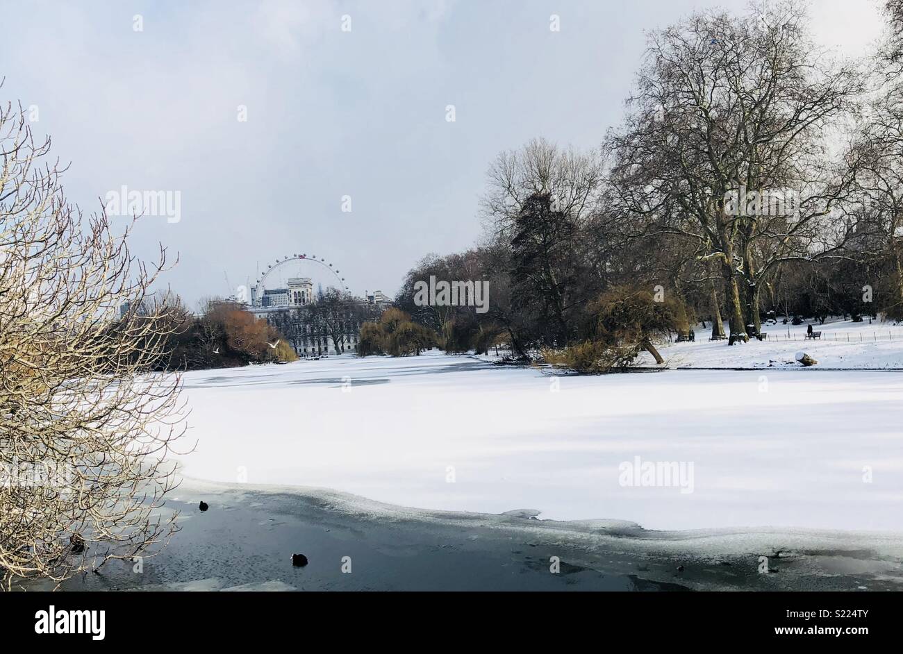 London im Schnee Stockfoto