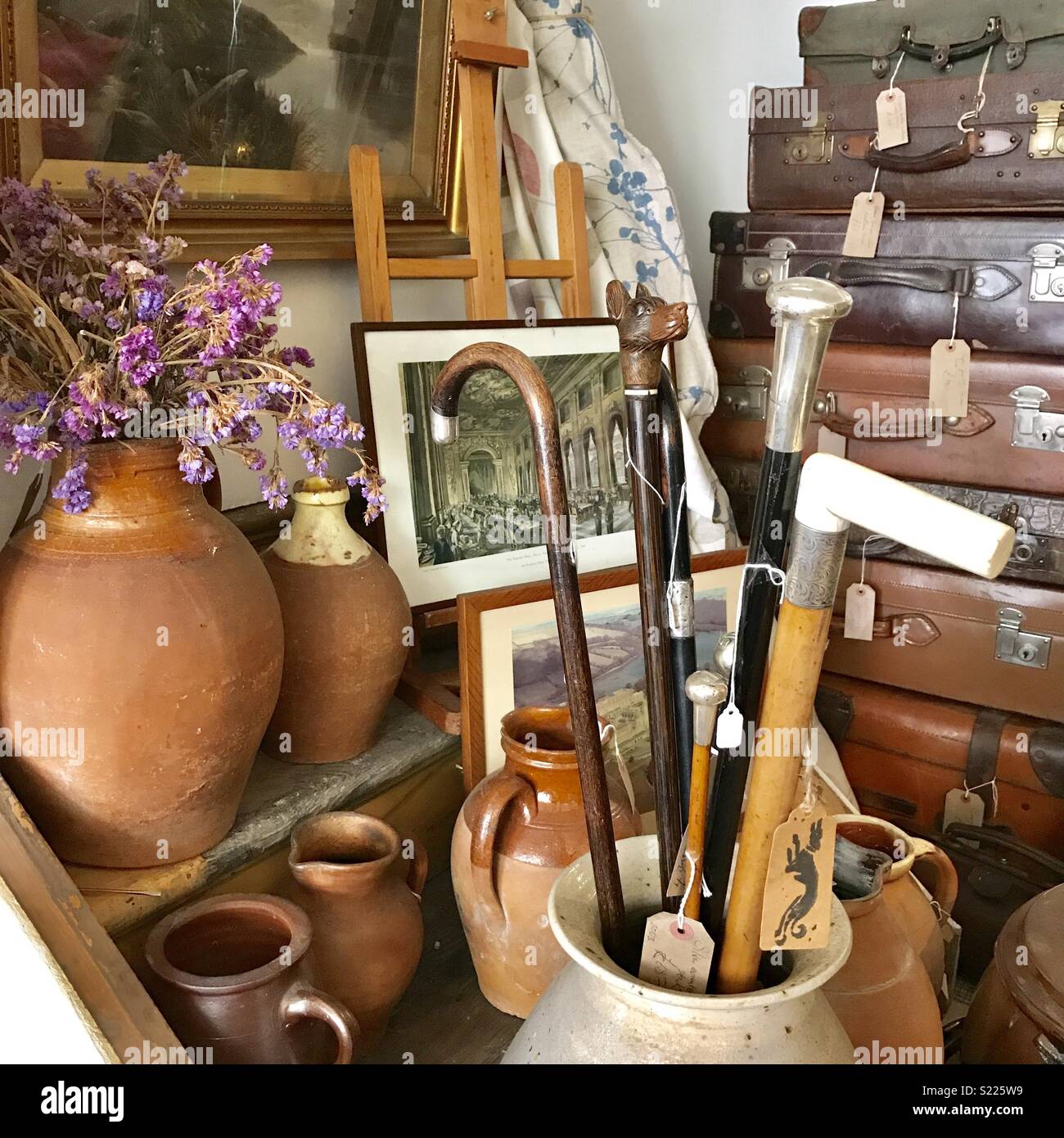 Die Antique Shop - Smartphone-aufgenommenes Stockfoto