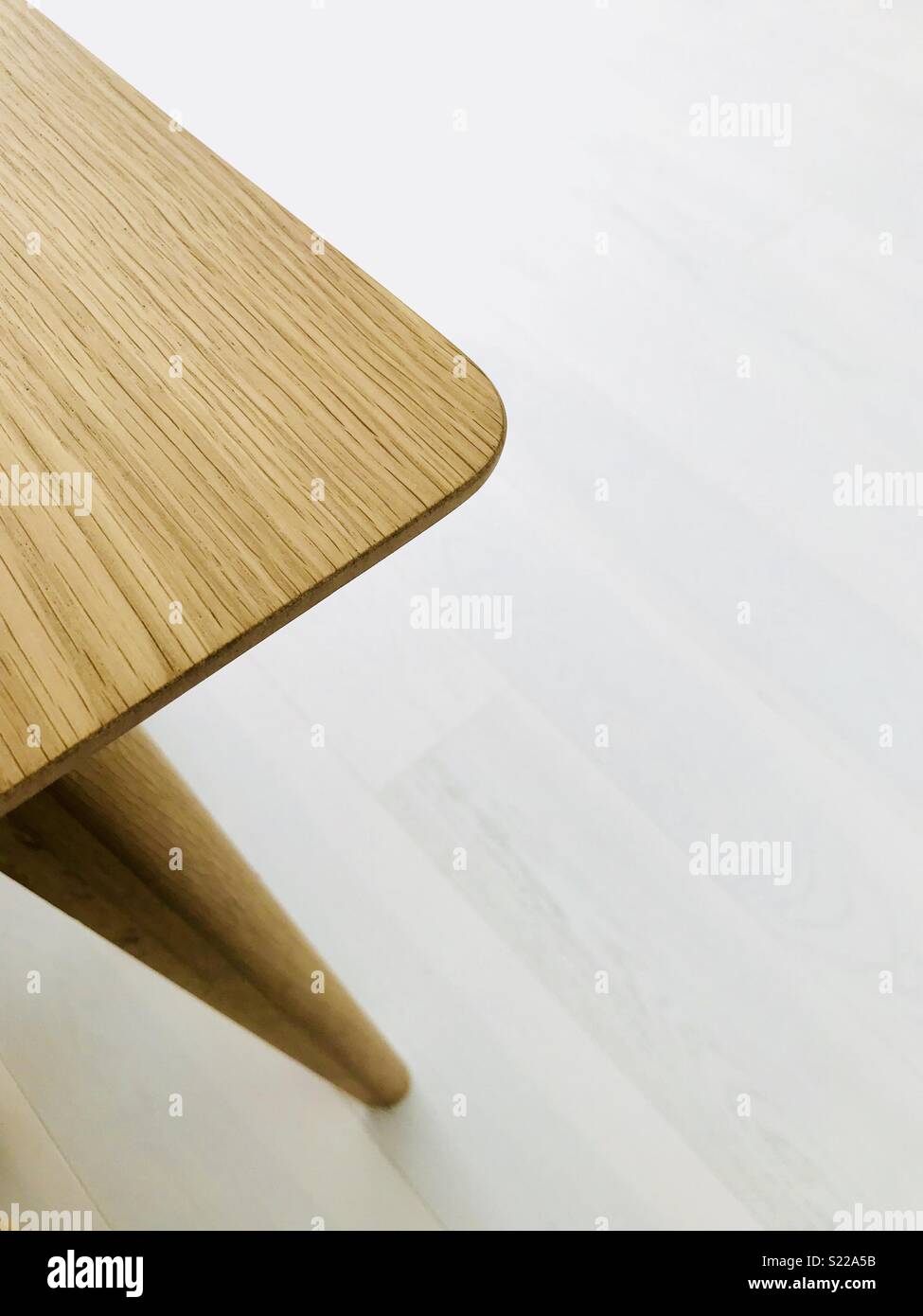 Holz Tisch Holz Bodenbeläge Stockfoto