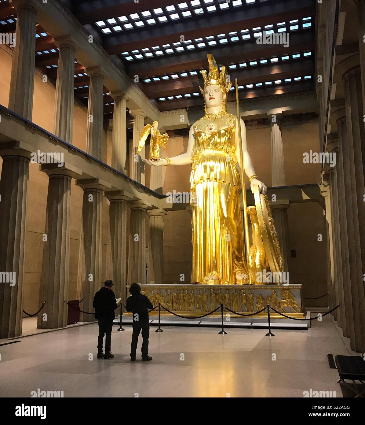 Eine Statue der griechischen Göttin Athene im Nashville Parthenon. Stockfoto