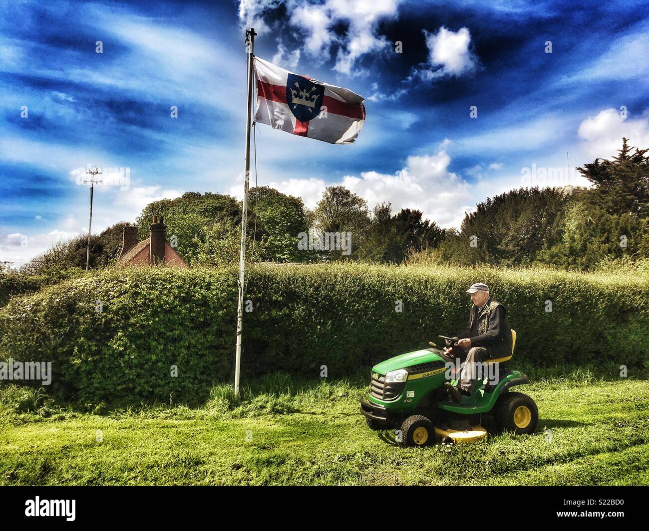 Man Maht Seinen Rasen Mit St Edmund Flagge Der Alte Konig Von