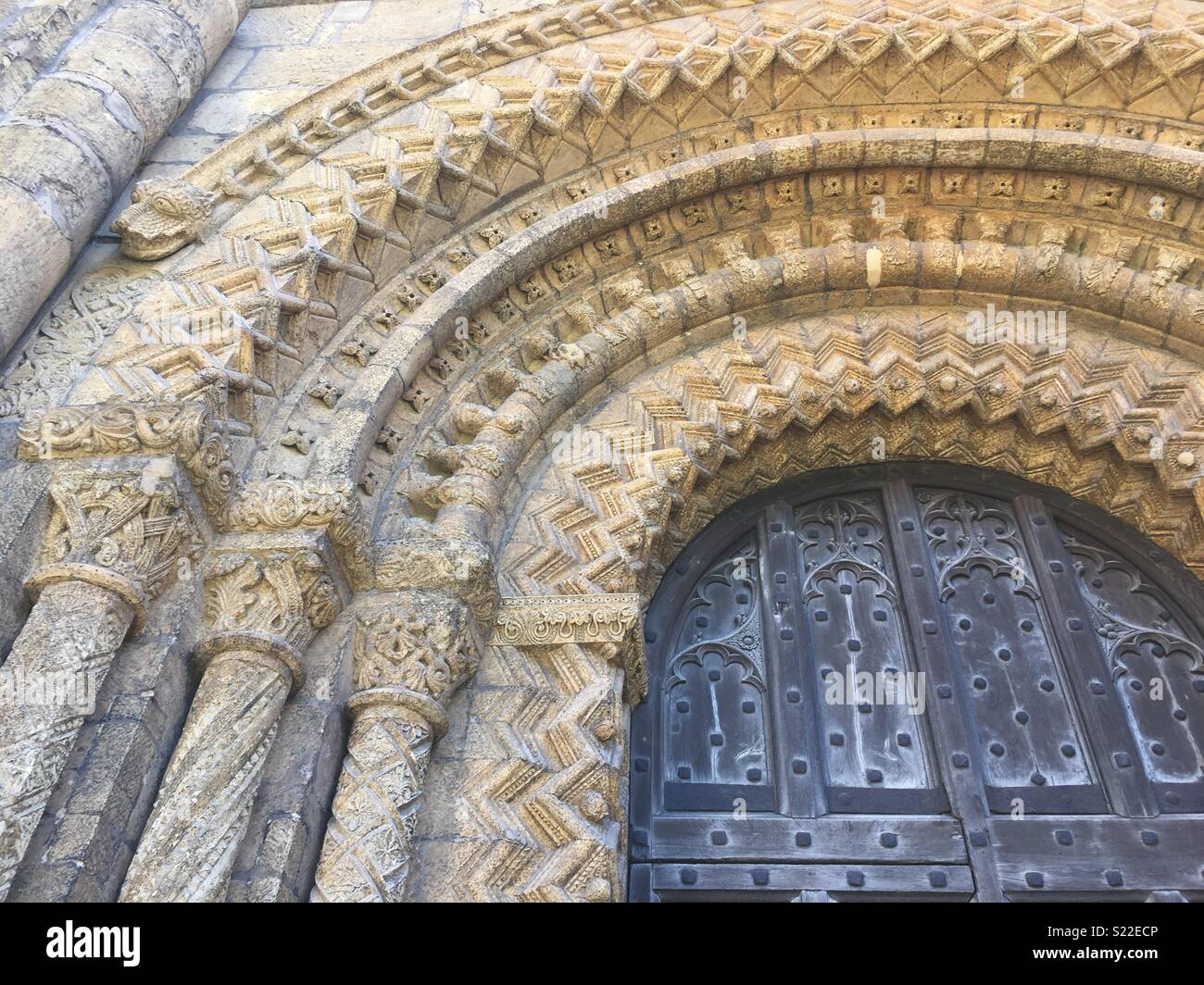 Die Kathedrale von Lincoln kunstvoll geschnitzten Bogen & Tür 2017 Stockfoto