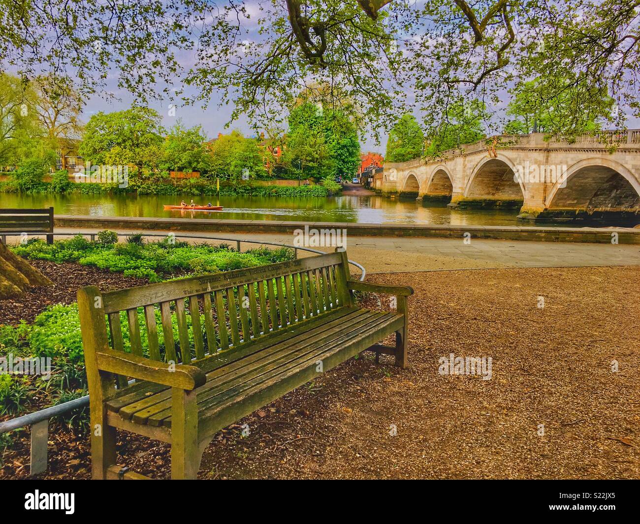 Am frühen Morgen Zeile nach unten die Themse bei Richmond, London, England, Großbritannien - Smartphone-aufgenommenes Stockfoto