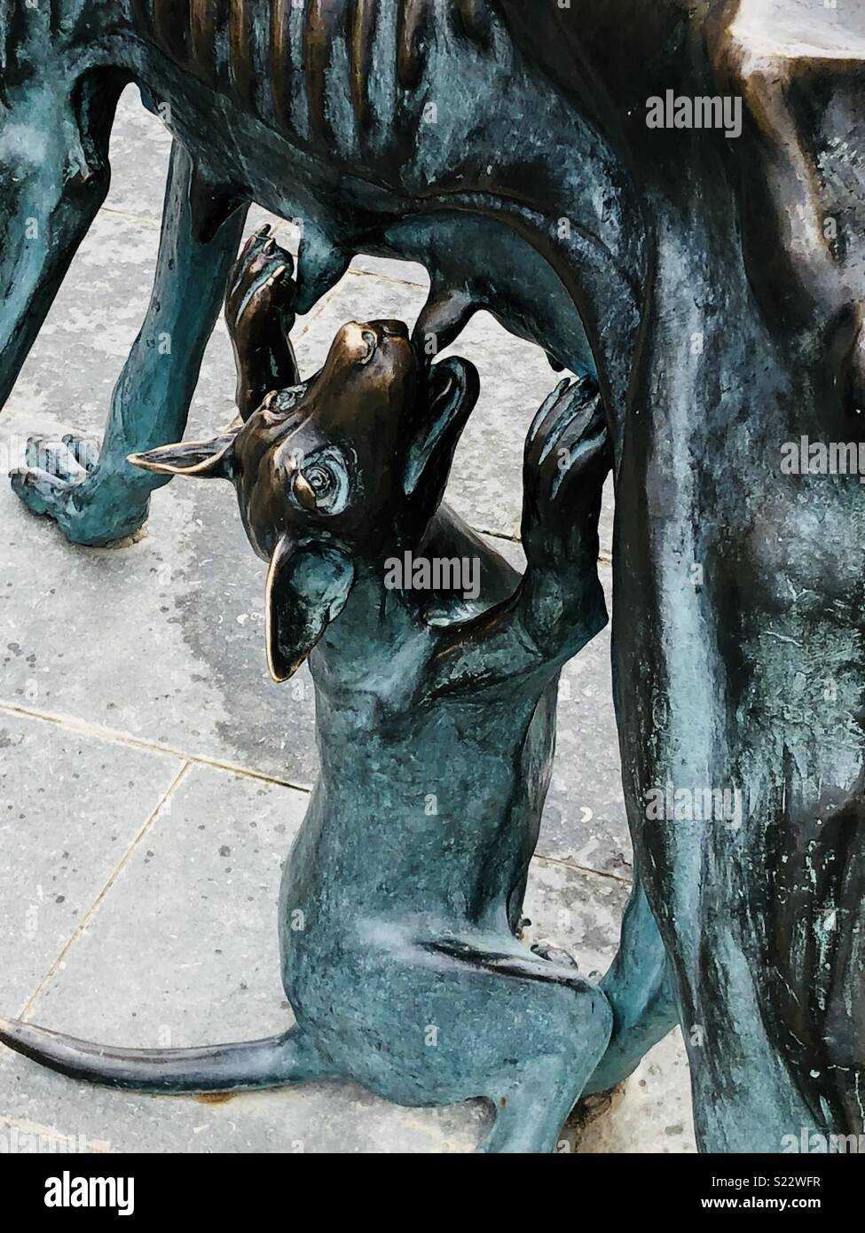 Hund Skulptur in Santa Eularia des Riu Stadt auf der Insel Ibiza in Spanien - Detail Stockfoto