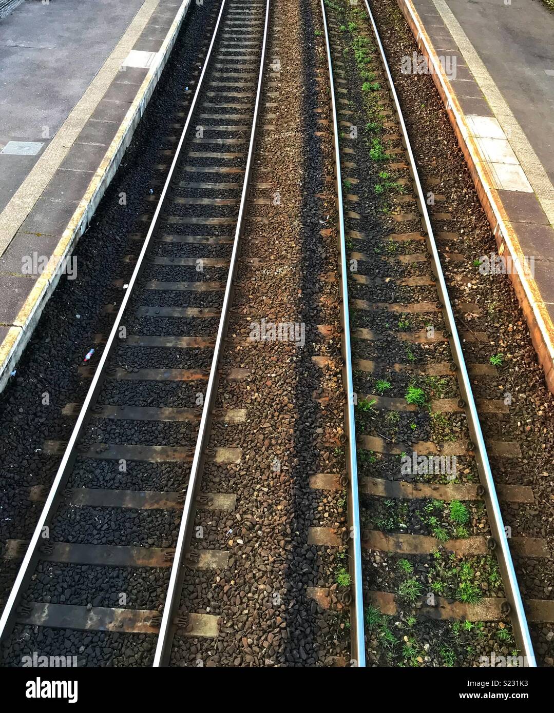 Eisenbahnschienen - Smartphone-aufgenommenes Stockfoto