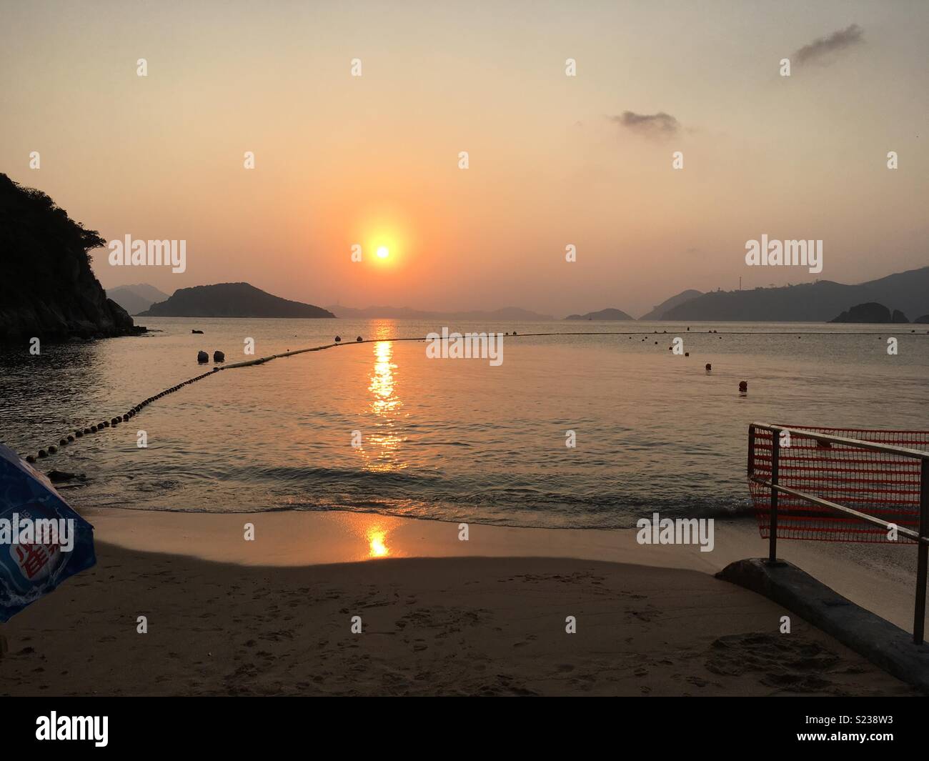 Sonnenuntergang auf Stanley Beach, Hongkong, Stockfoto