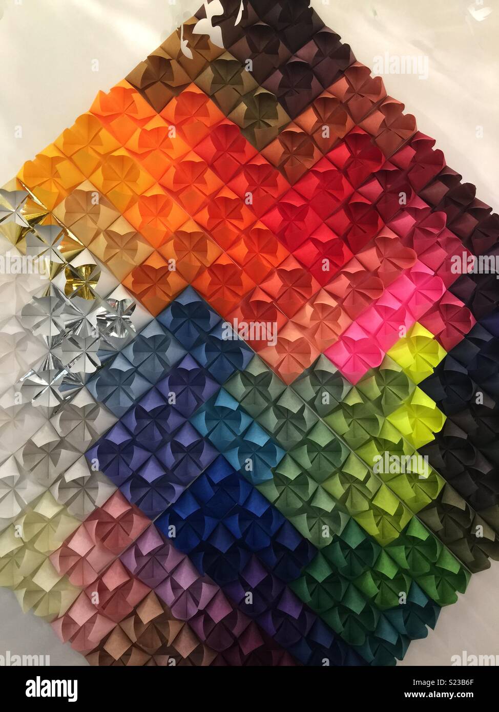 Farbenfrohe Display mit Papier Handwerk Stockfoto