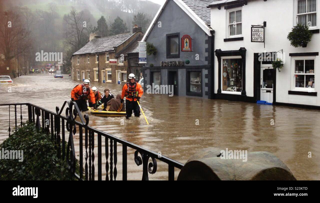 Fluss Ribble platzt seine Banken und Überschwemmungen Whalley, Lancashire. Stockfoto