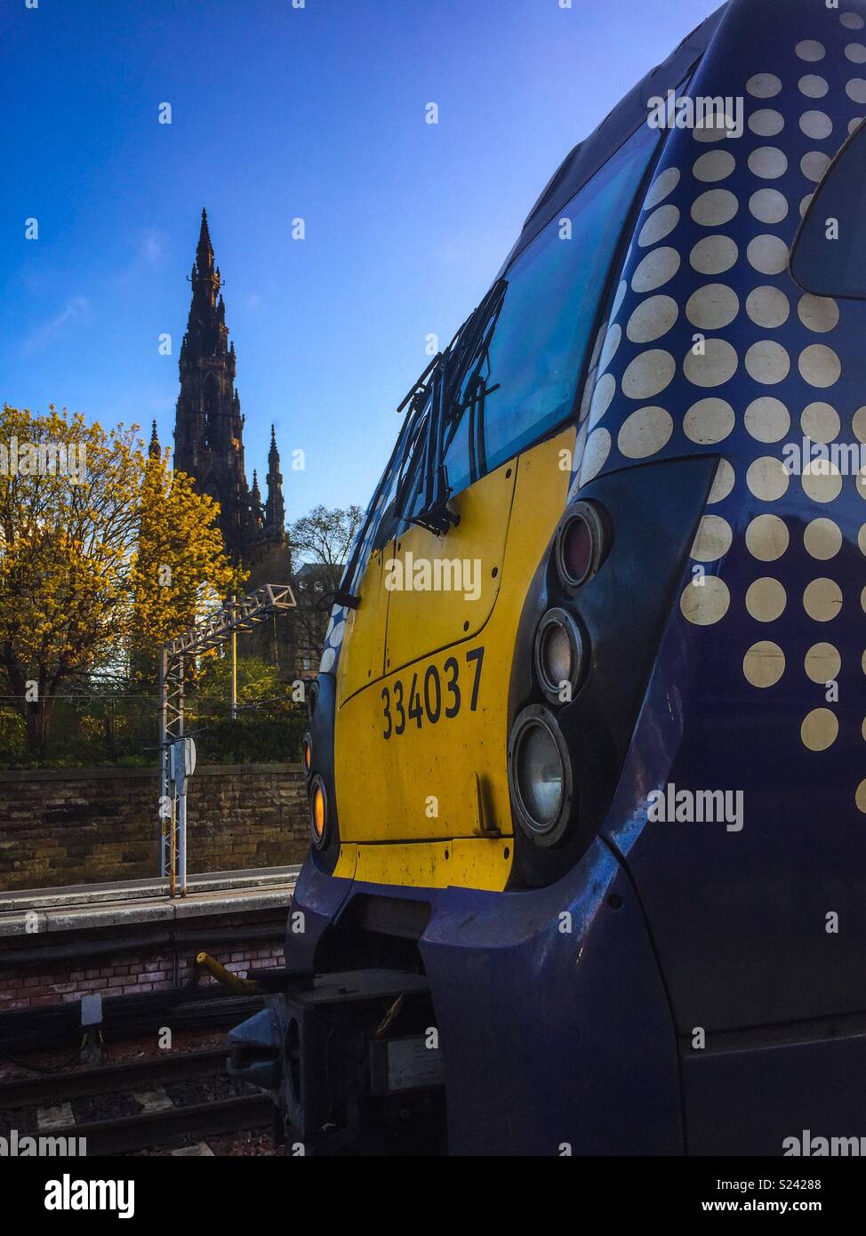 Zug in Edinburgh, Schottland Stockfoto