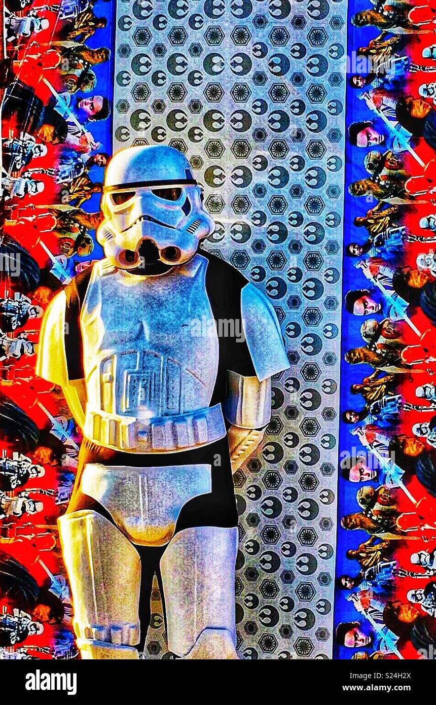 Stormtrooper stand vor der "Star Wars"-themed Hintergrund Stockfoto