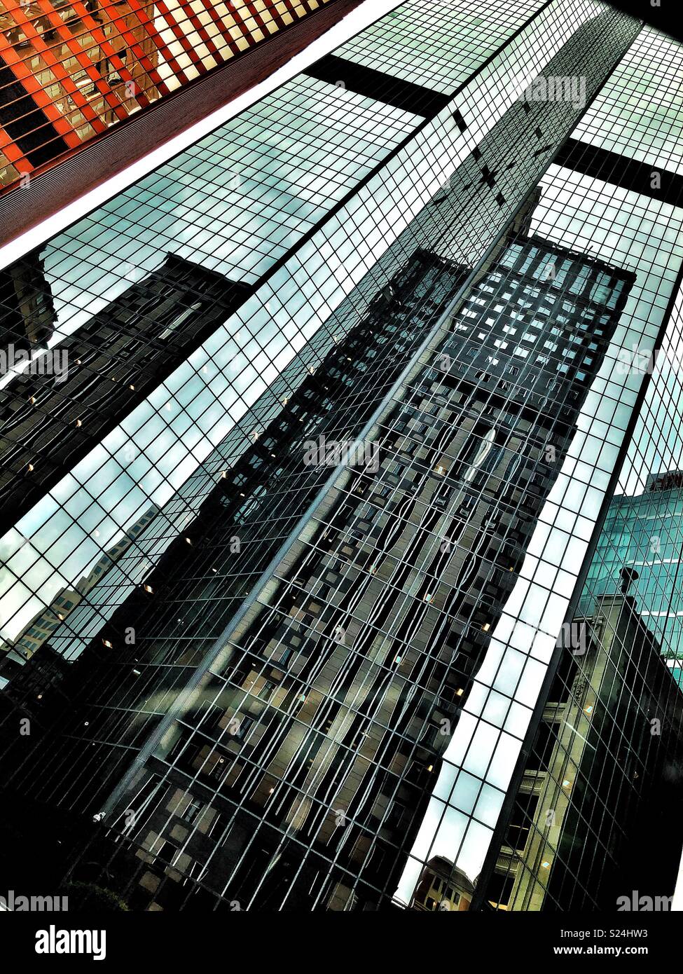 Ein abstraktes Bild von einem glänzenden Bürogebäude Stockfoto