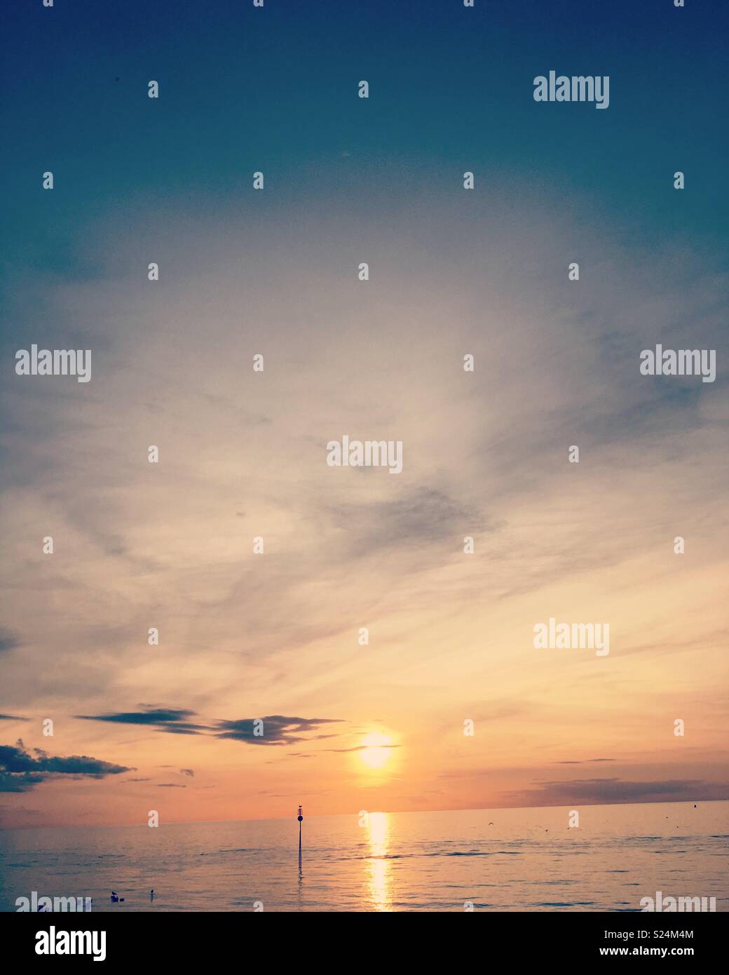 Das Meer bei Sonnenuntergang - Smartphone-aufgenommenes Stockfoto