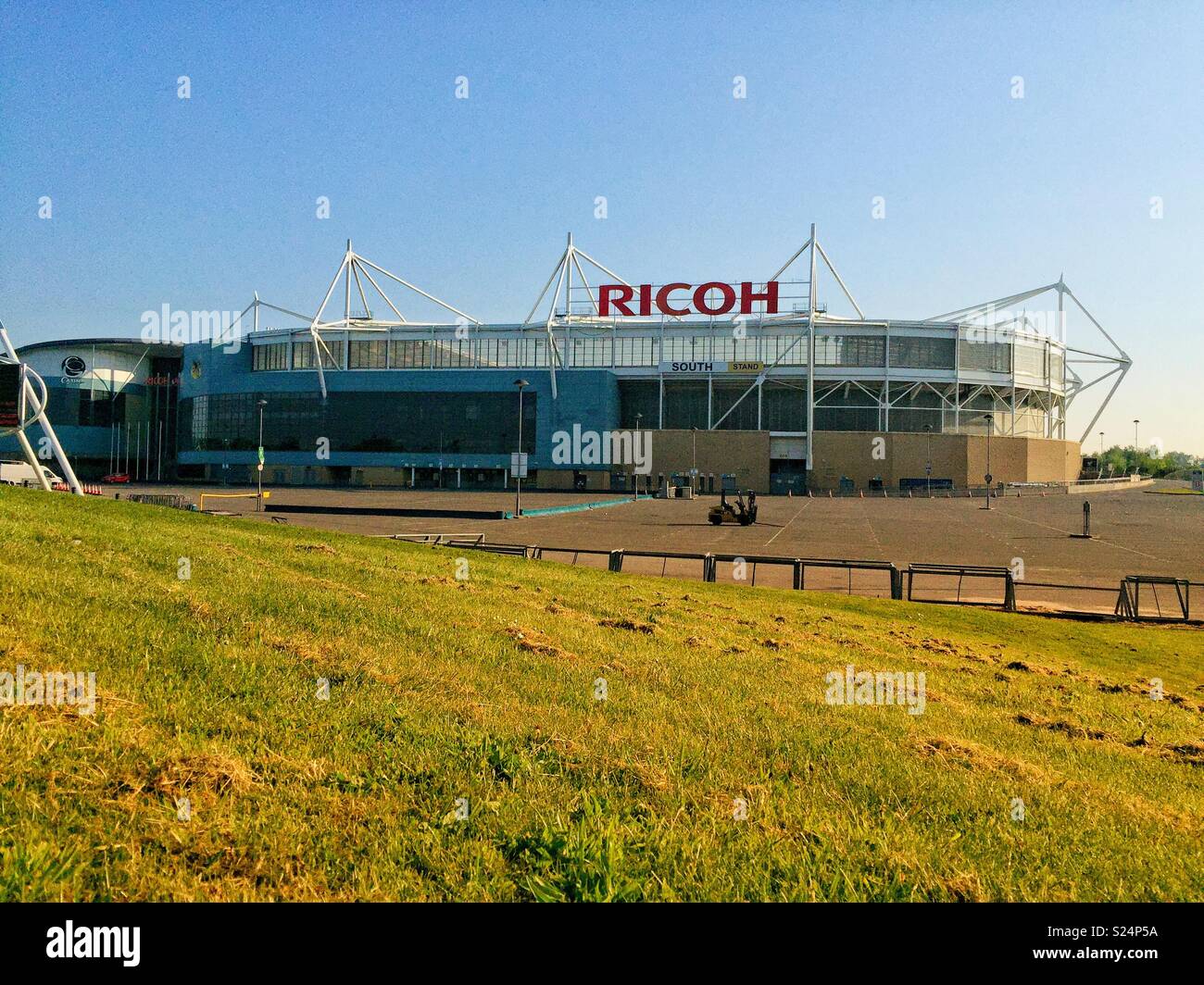 Ricoh Arena Coventry West Midlands home von Wespen RFC und Coventry City FC. - Smartphone-aufgenommenes Stockfoto